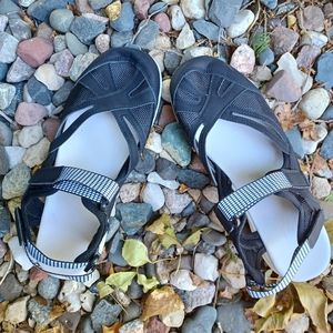 Black and white size 10 sandal